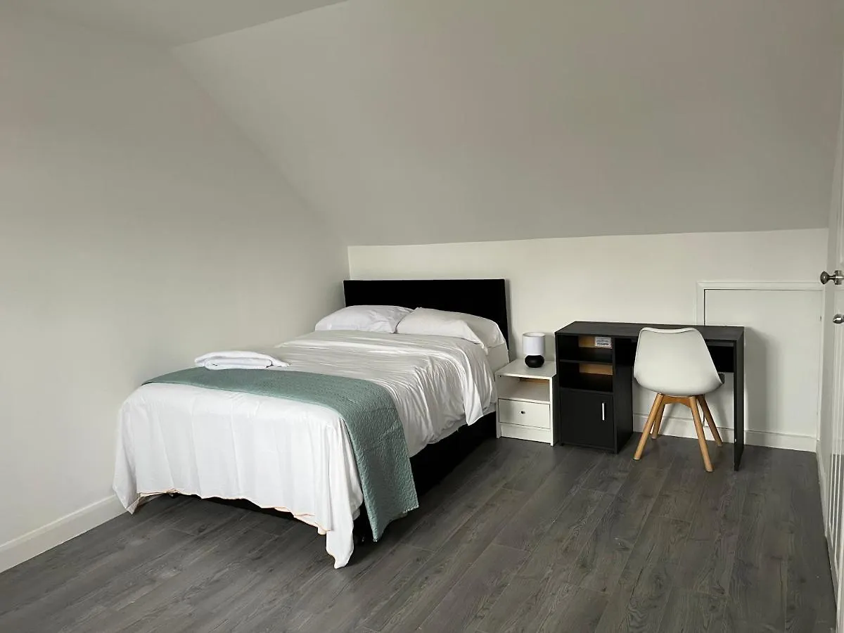 Starlet Property Wanstead Apartment
