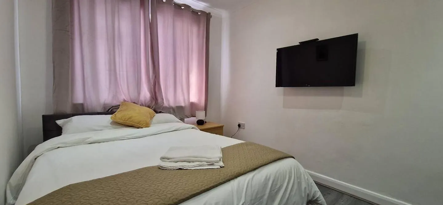 Starlet Property Wanstead Apartment